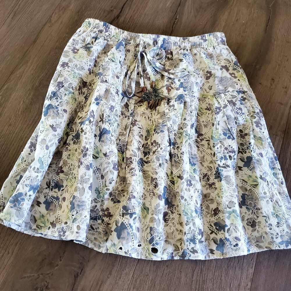 Floral Lace Women's Skirt - Picture 1 of 3